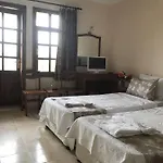 Ξενοδοχείο με διαμερίσματα Kilim & Φετιγιέ
